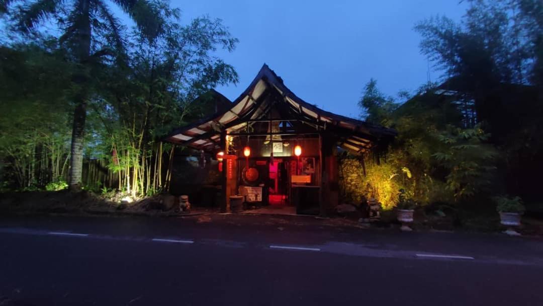 The Secret Sanctuary Boutique Cottage Кучинг Екстериор снимка